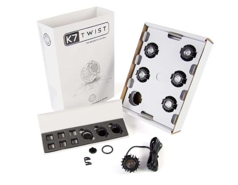 k7_box_content_black_4092-768x599